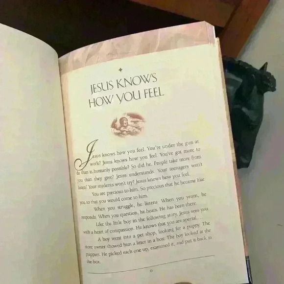 Bundle of books - Picture 10 of 16